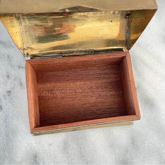 Vintage Small Gold Brass & Cedar Wood Lined Jewelry Box India Trinkets Reliquary - Picture 9 of 9
